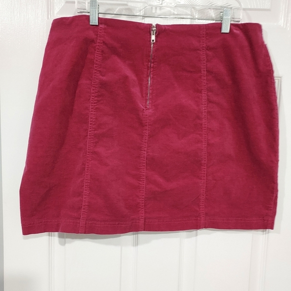 Forever 21 + Raspberry Pink Corduroy Mini Skirt in Size 2X - Picture 6 of 10